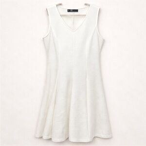 Be by Chetta B White Fit & Flare Dress Size 16 Sleeveless V Neck Wedding